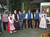 Abendlicher Empfang in Nova Petropolis, znftig in Tracht