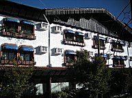 Deutsche Fassade, eher Neudeutsch-tirolerisch