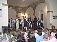 Zuerst mute aber noch die einheimische Trachtengruppe einige Volkstnze vorfhren.