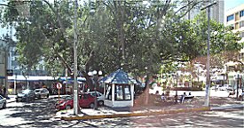 Kiosk und Kauflden am Straenrand