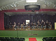 berraschung: wir werden mit Musik empfangen!