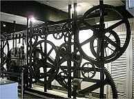 Im Eingangsgebude der Talstation: Zahnradkunst